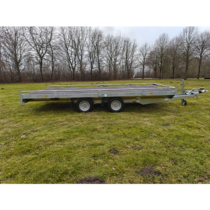Eduard multi ladtrailer med reiling 4x2 meter  3000kg ramper medfølger i slisker under trailer højre side