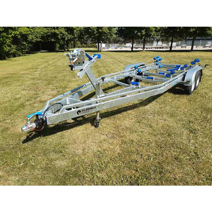VLemmix bådtrailer 700x 220 cm passer til 23 fods både. traileren totalvægt er 3000 kg 
