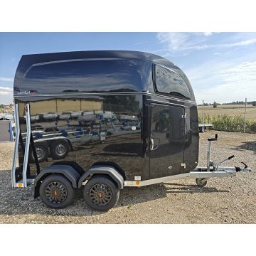 Böckman Comfort Esprit med  bagklap der fungerer både som rampe og dør. 2400 kg totalvægt