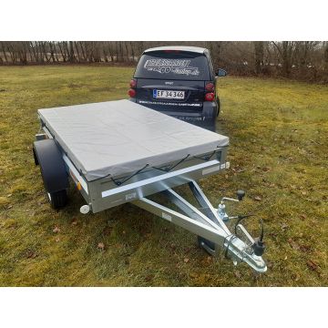 Trailer fra Neptun GN129 pakke med presenning og næsehjul. Neptun er Danmarks 3. mest solge trailer 5. år i træk
